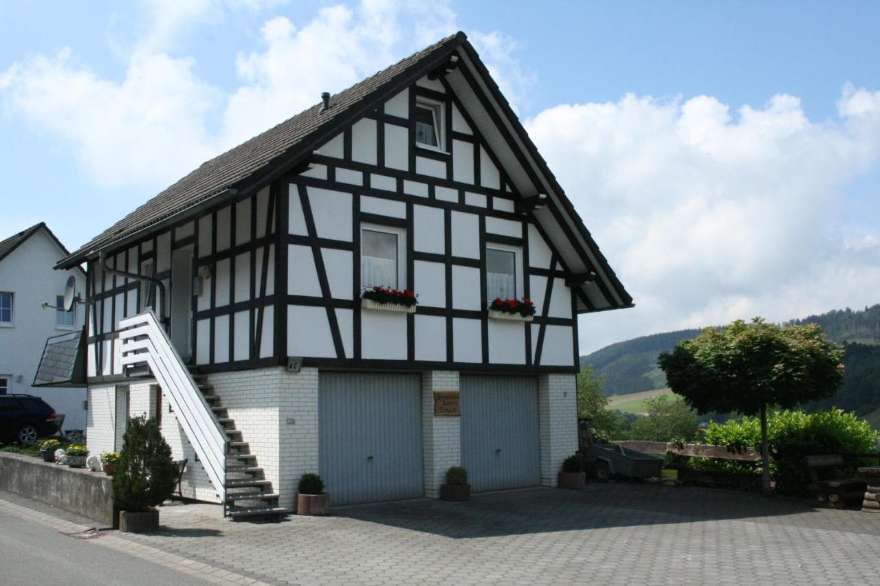 Ferienhaus Zur Ennest Schmallenberg Bagian luar foto